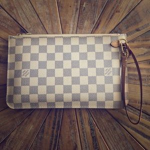 Louis Vuitton Damier Neverfull MM wristlet